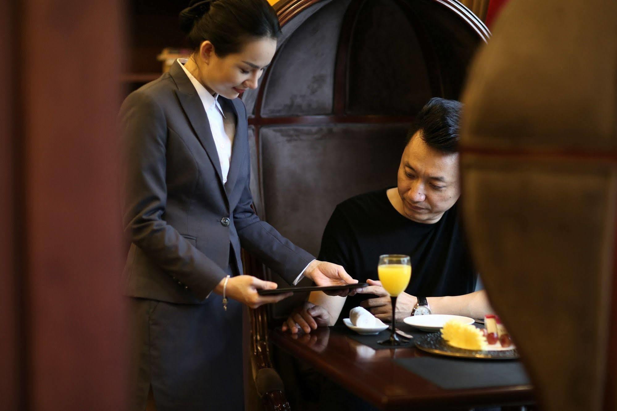 เดอะ สการ์เล็ต บูทิก โฮเต็ล เว้ Hotel ภายนอก รูปภาพ