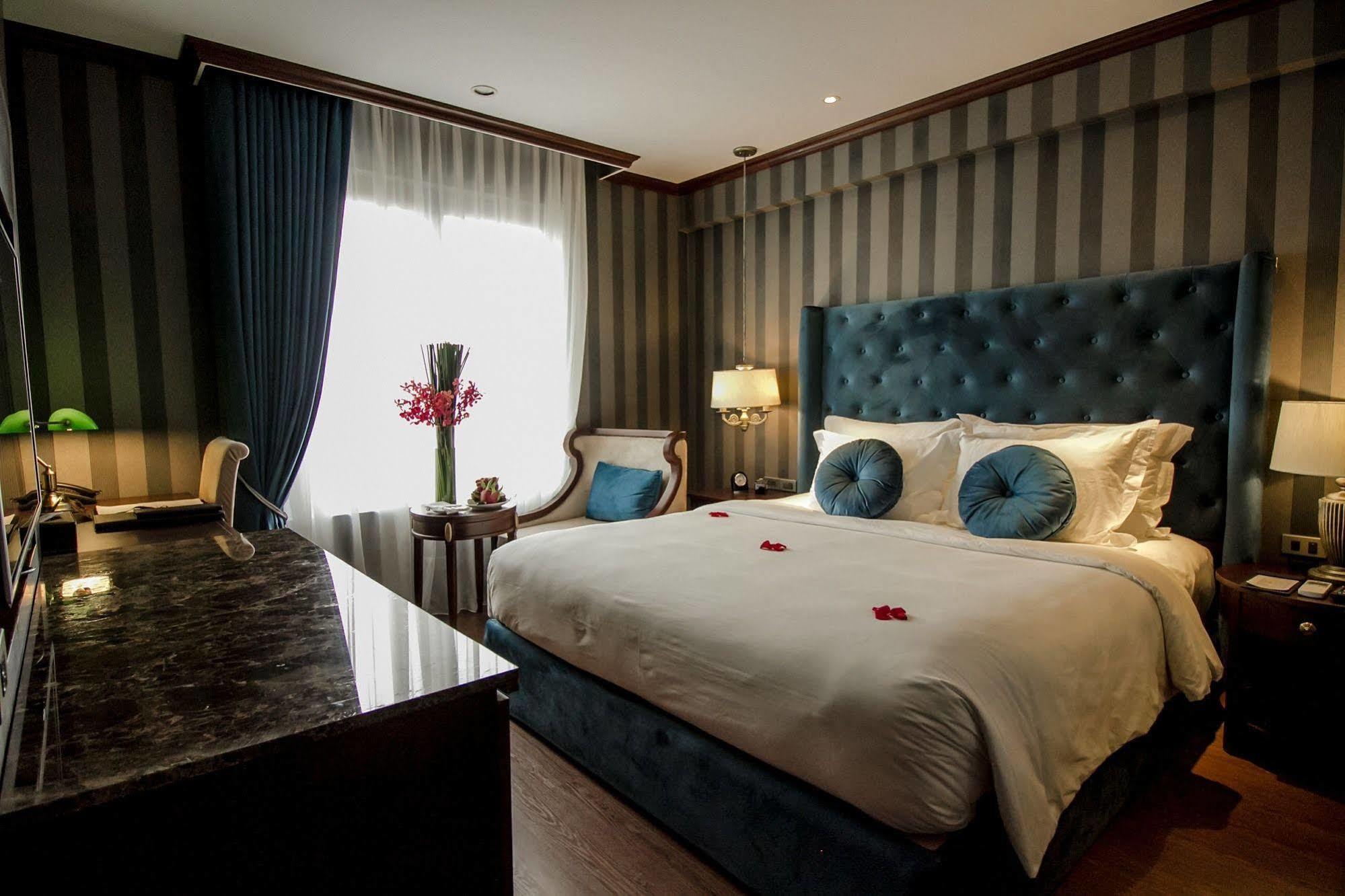 เดอะ สการ์เล็ต บูทิก โฮเต็ล เว้ Hotel ภายนอก รูปภาพ