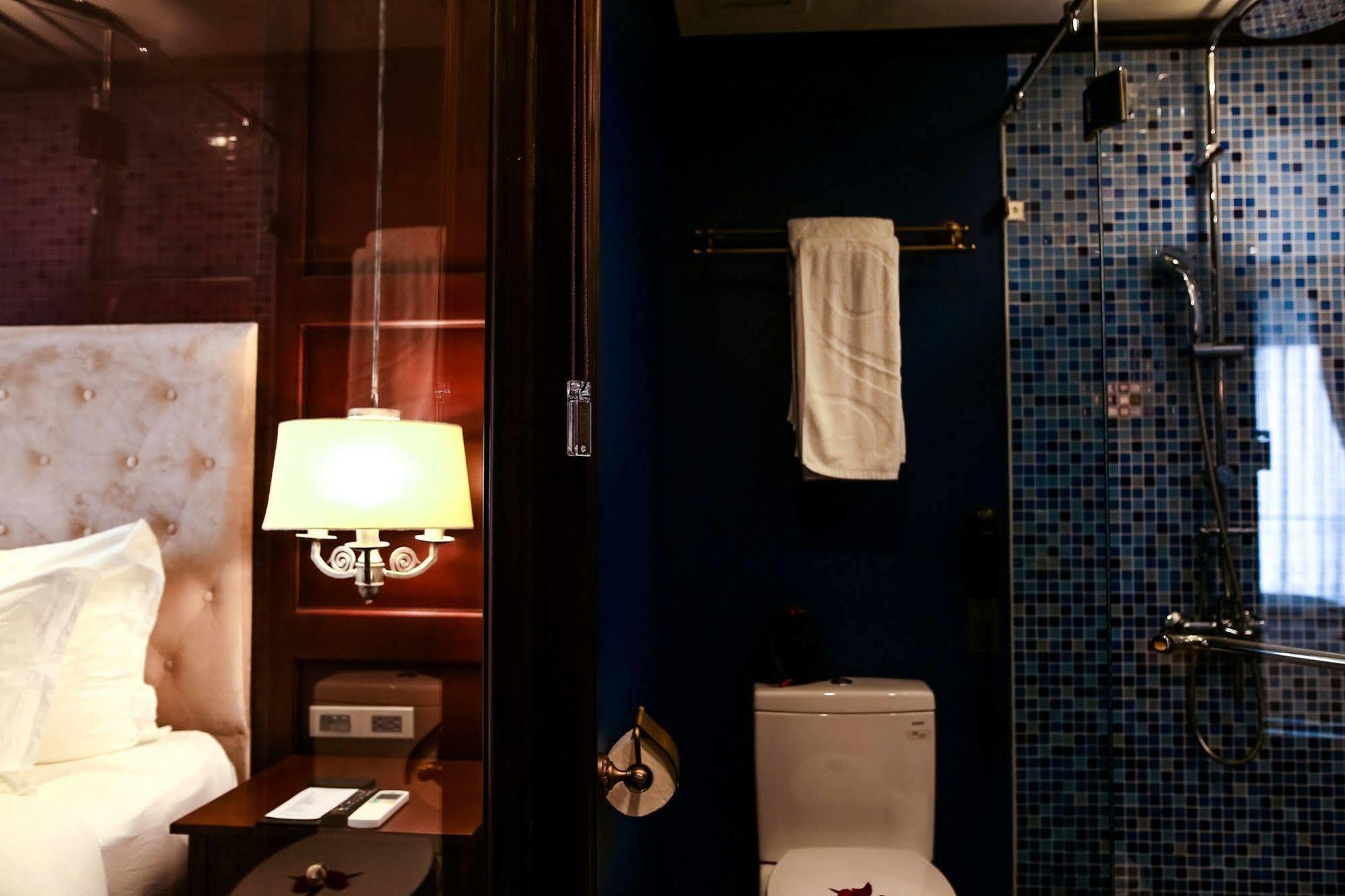 เดอะ สการ์เล็ต บูทิก โฮเต็ล เว้ Hotel ภายนอก รูปภาพ