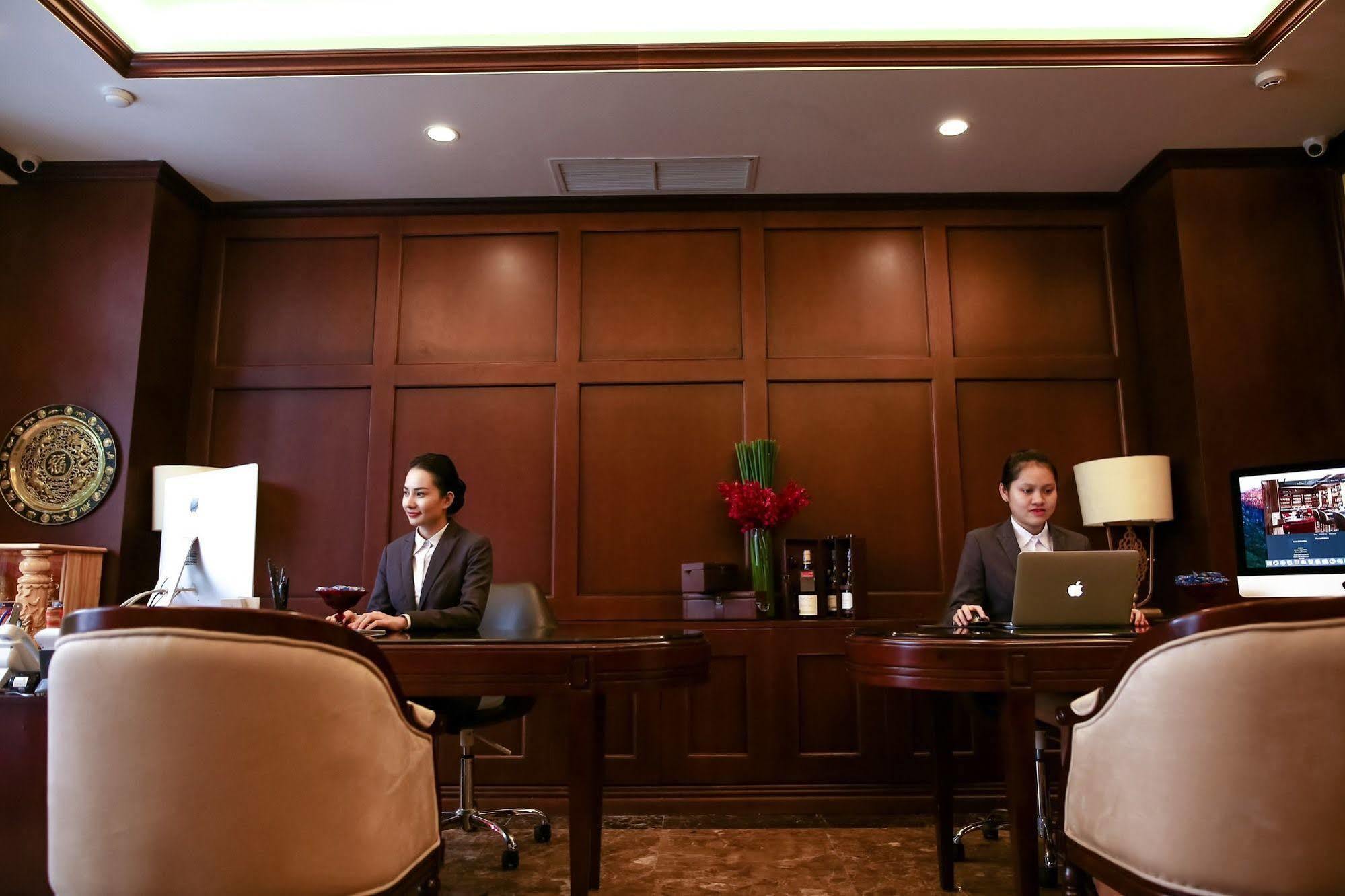 เดอะ สการ์เล็ต บูทิก โฮเต็ล เว้ Hotel ภายนอก รูปภาพ