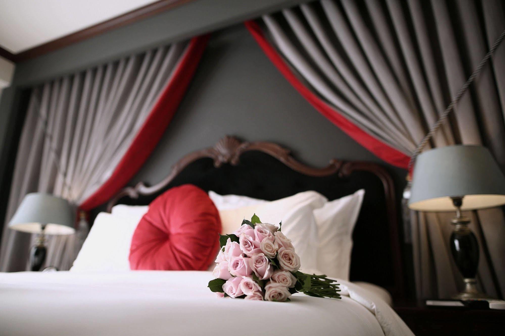 เดอะ สการ์เล็ต บูทิก โฮเต็ล เว้ Hotel ภายนอก รูปภาพ