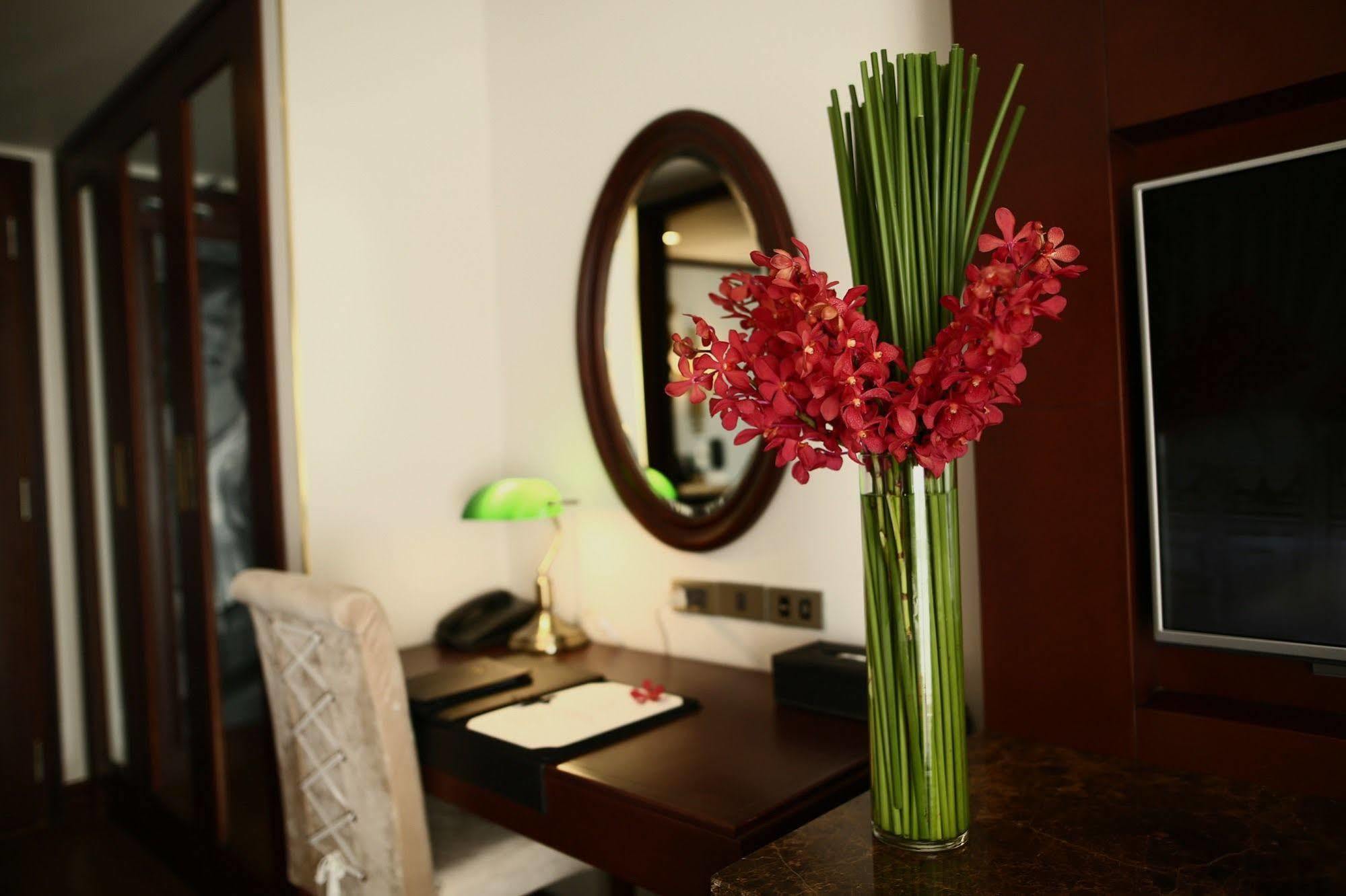 เดอะ สการ์เล็ต บูทิก โฮเต็ล เว้ Hotel ภายนอก รูปภาพ