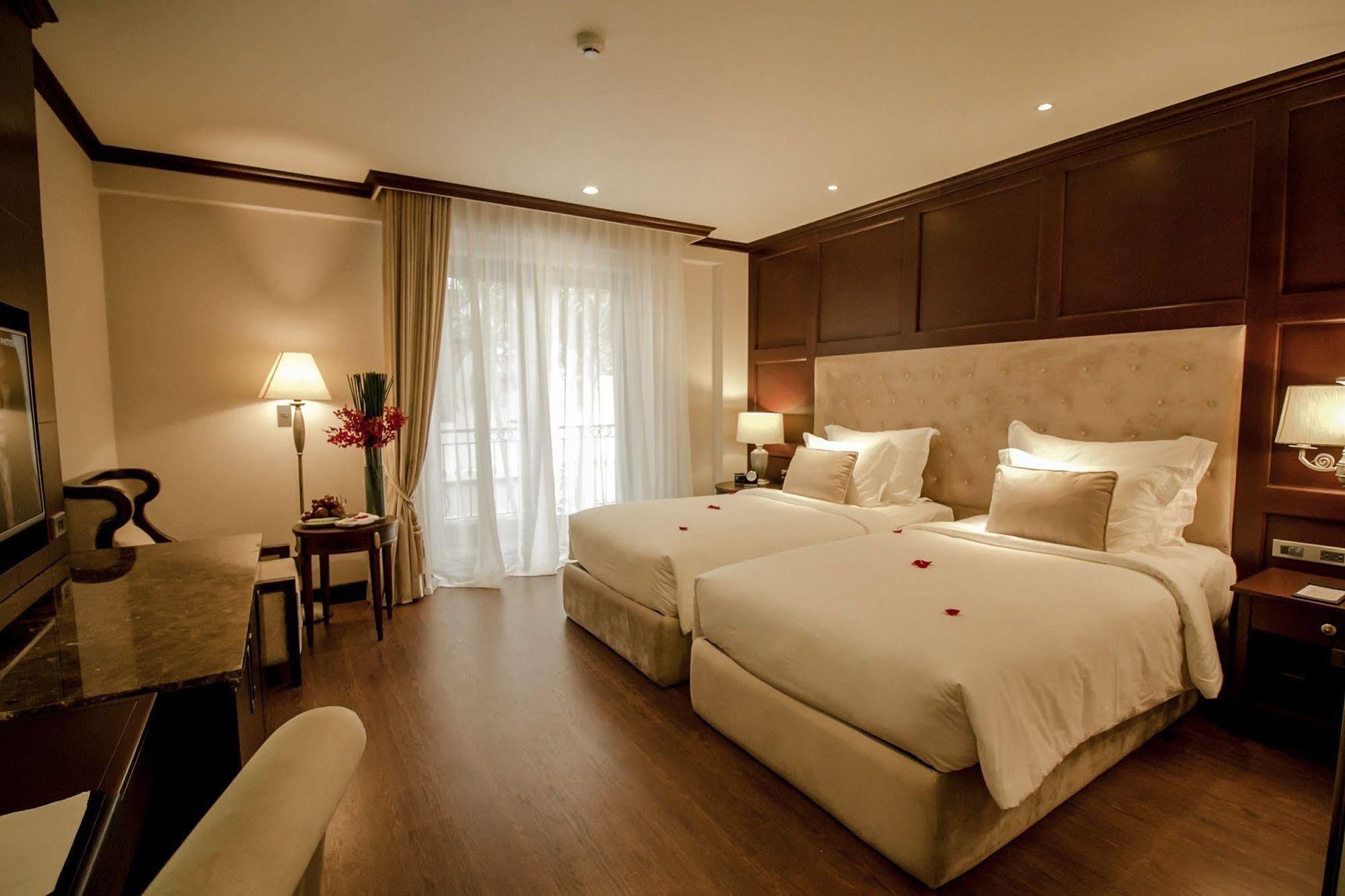 เดอะ สการ์เล็ต บูทิก โฮเต็ล เว้ Hotel ภายนอก รูปภาพ