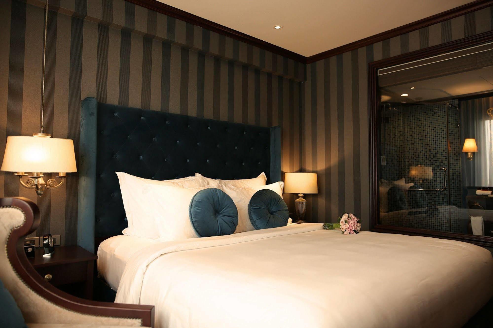 เดอะ สการ์เล็ต บูทิก โฮเต็ล เว้ Hotel ภายนอก รูปภาพ